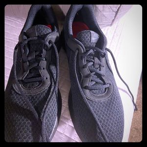 Nike blk memoryfoam comfort sole sneakers